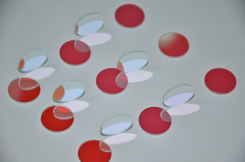 镀膜后的带通BP650滤光片