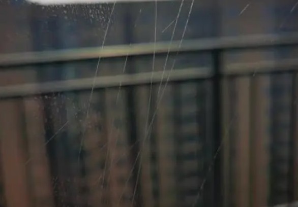 分析玻璃加工中划伤问题与解决方法 分析玻璃加工中划伤问题与解决方法