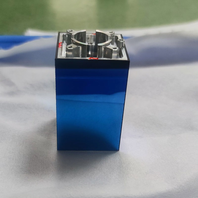 EMC易倍新款研发落地的转镜