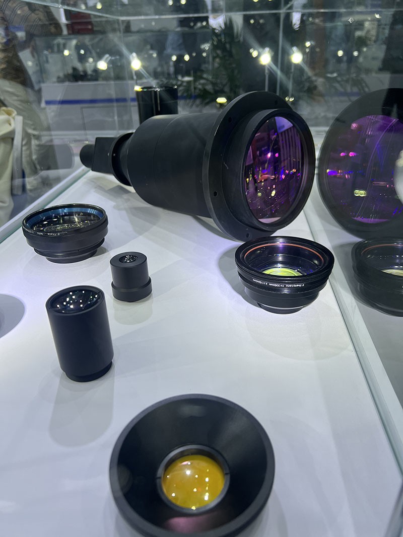 EMC易倍红外光学配件展区