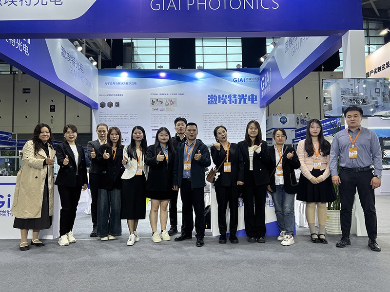 EMC易倍往期展会大合照