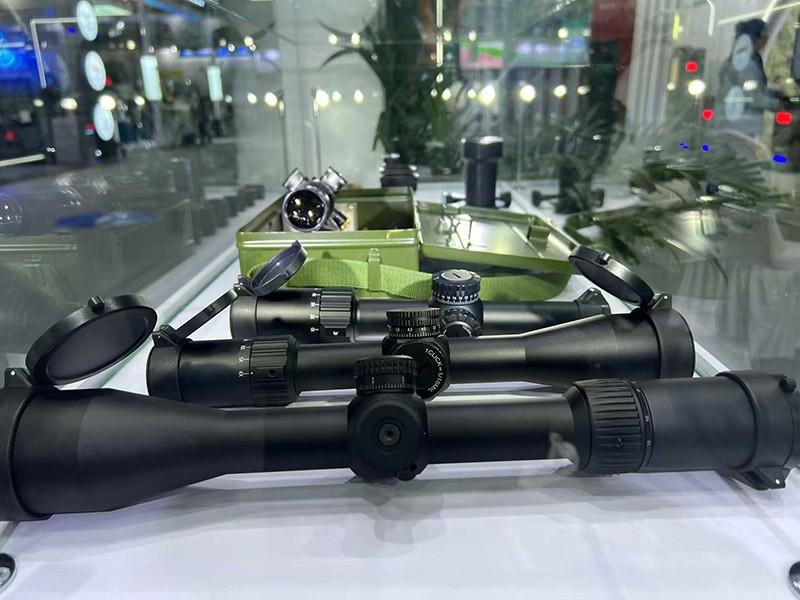 EMC易倍展会枪瞄展品