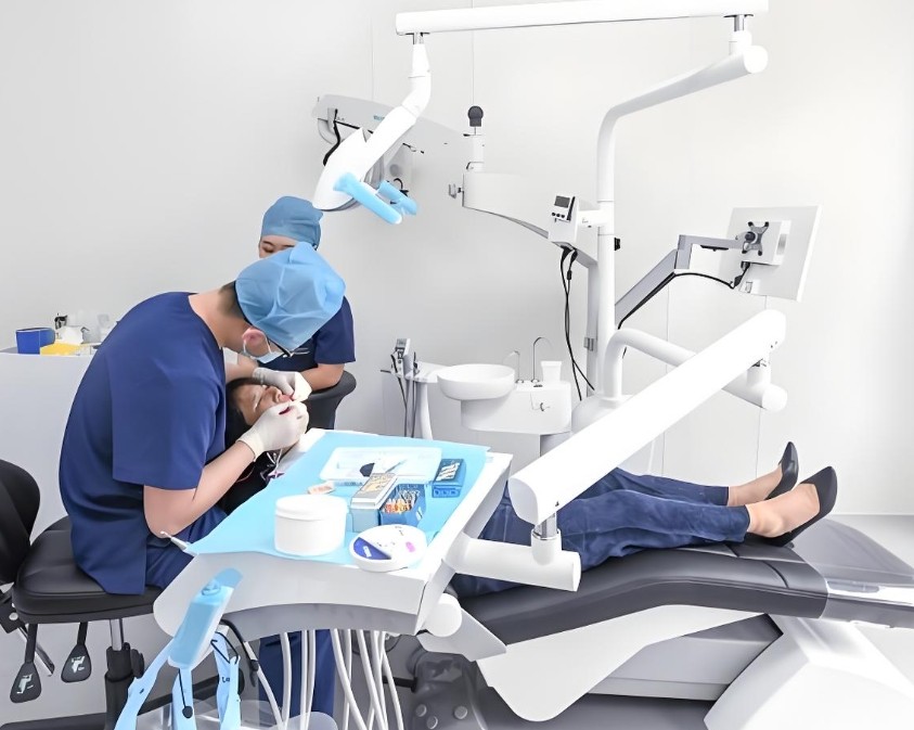 口腔医疗光学元件应用与技术解析