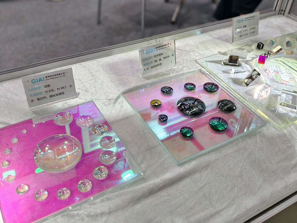 EMC易倍透镜及红外透镜展品