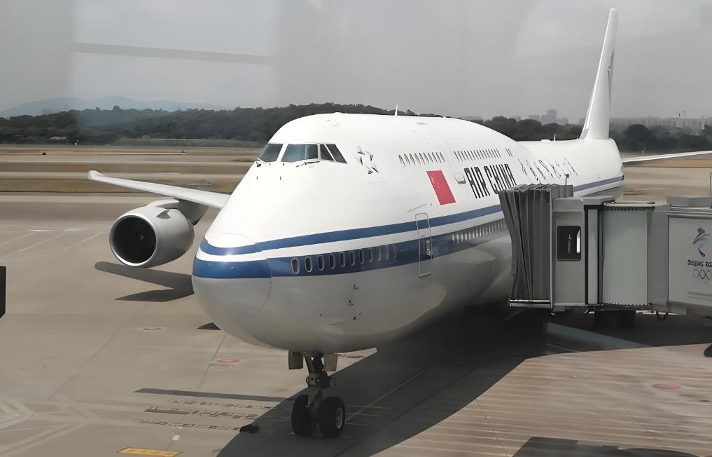 民航飞机机头摄像头光学镜片应用简析